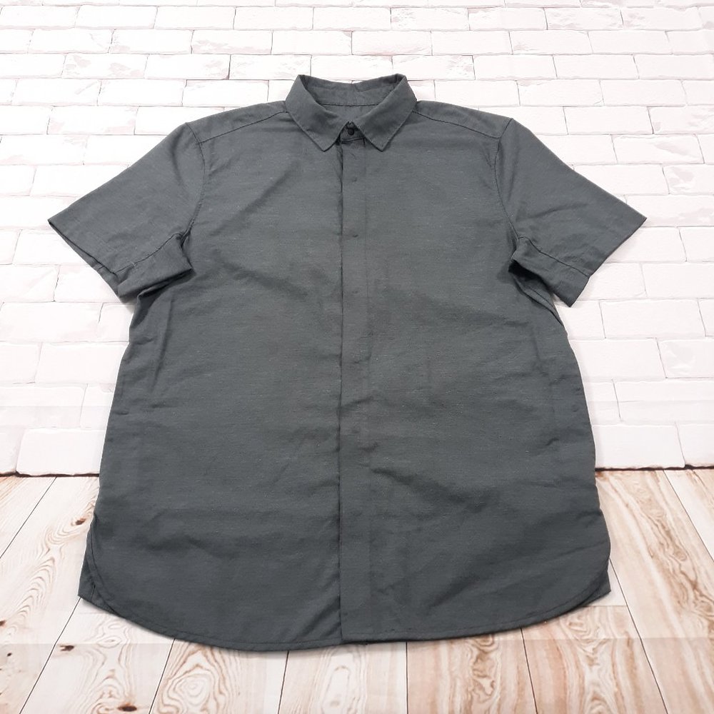 Lululemon Snap Button Shirt Mens Fits Size Medium Tactical Side Pockets Minimal